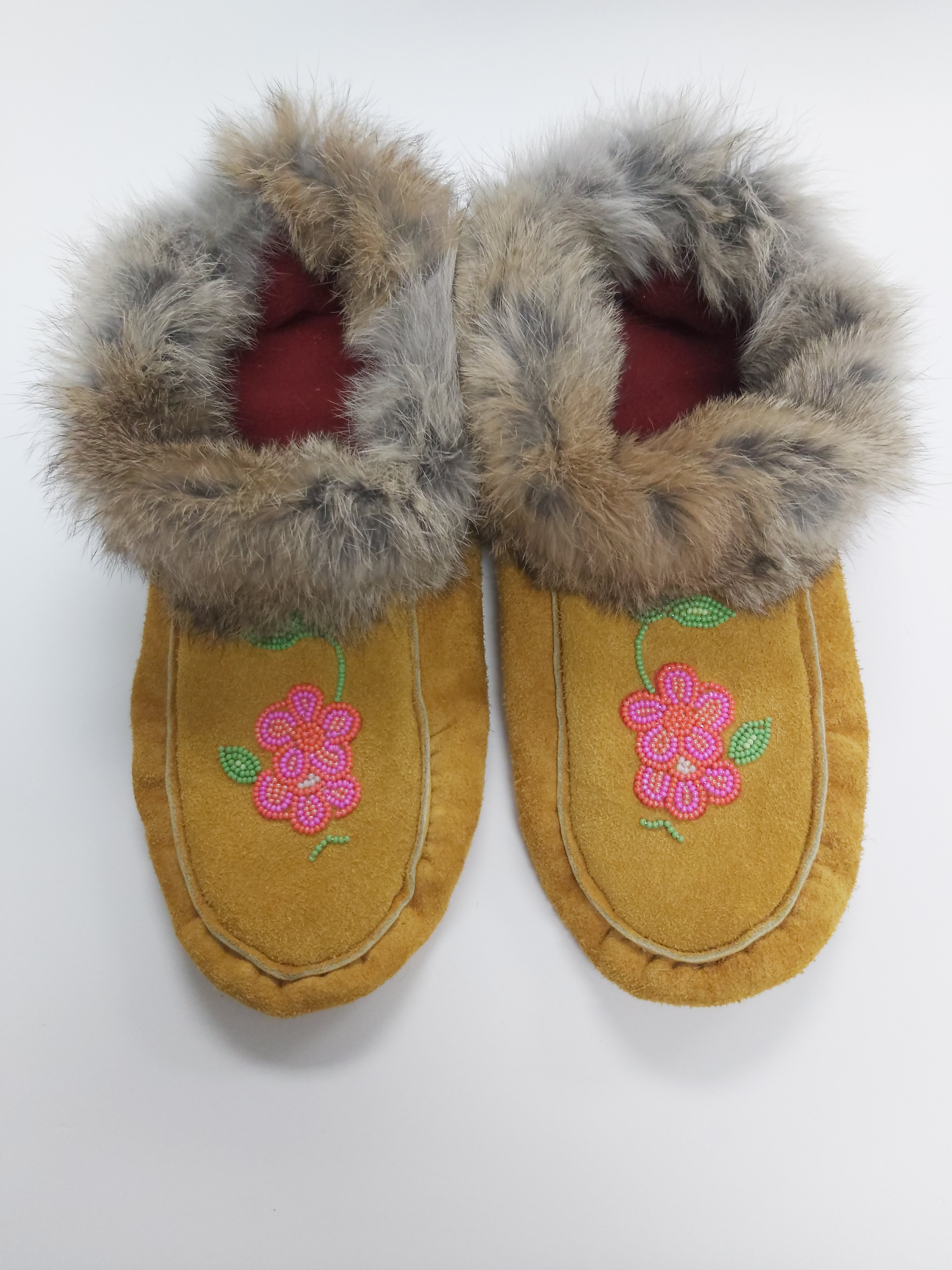 Details about   NATIVE AMERICAN BEADED CHILDRENS MOCCASINS  5 INCHES WITH FUR 